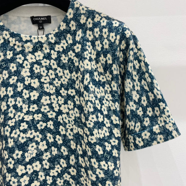 Chanel T-shirts and cut-and-sewn tops 229466