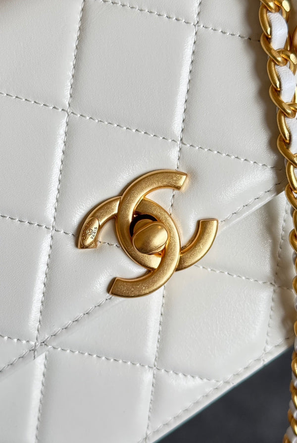 Mini Flap 22cm White Lambskin Gold Hardware