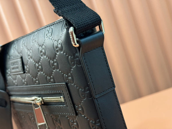 Borsa a tracolla Gucci Signature in pelle di vacchetta nera 239929