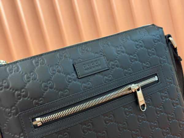 Borsa a tracolla Gucci Signature in pelle di vacchetta nera 239929