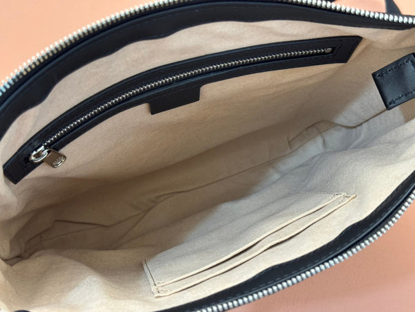 Borsa a tracolla Gucci Signature in pelle di vacchetta nera 239929