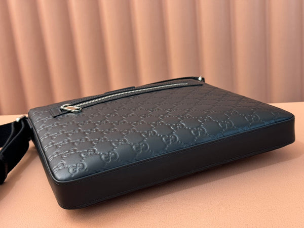 Borsa a tracolla Gucci Signature in pelle di vacchetta nera 239929