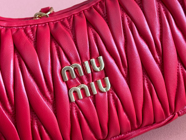 WANDER MATELASSÉ HANDBAG 23 IN CERISE RED LAMBSKIN