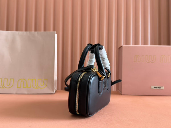 BORSA ARCADIE 19 IN PELLE DI VITELLO NERA LUCIDA