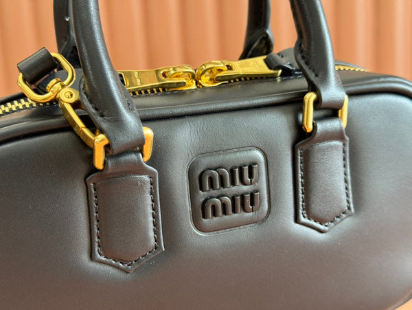 BORSA ARCADIE 19 IN PELLE DI VITELLO NERA LUCIDA