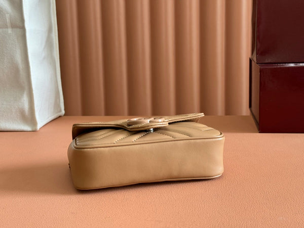 Borsa Gucci GG Marmont 16.5 in pelle di vitello beige 248378