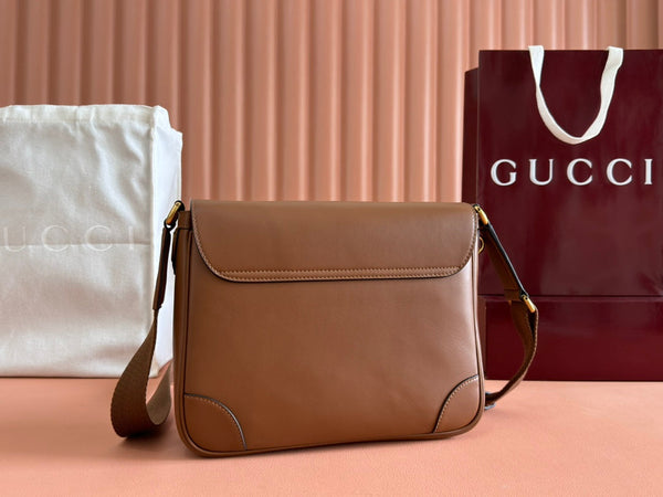 Borsa a tracolla Gucci Emblem in pelle di vitello marrone 248360