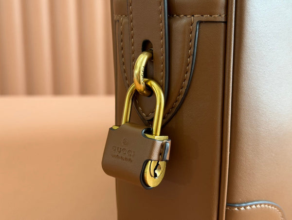 Borsa da lavoro Gucci Emblem in pelle di vitello marrone 248359