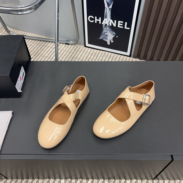 Alaila Criss Cross Ballet Flats In Beige Glossy Calfskin 996031