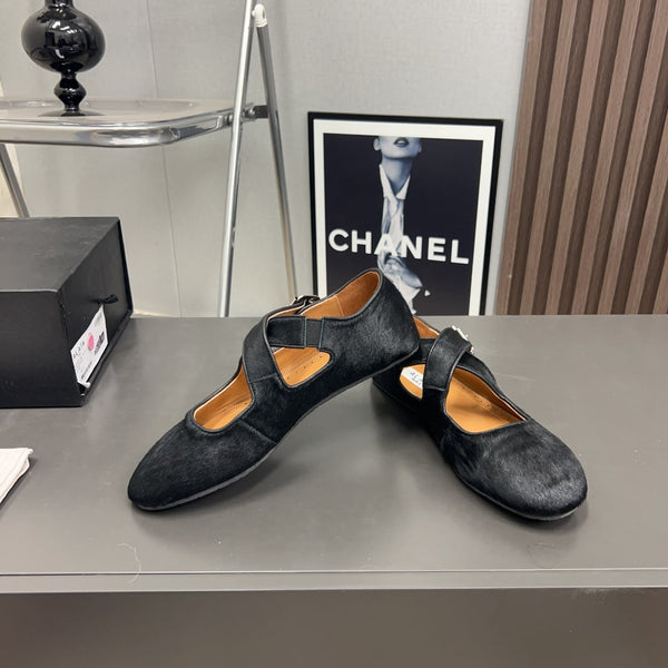 Alaila Criss Cross Ballet Flats In Black Lambskin 996055