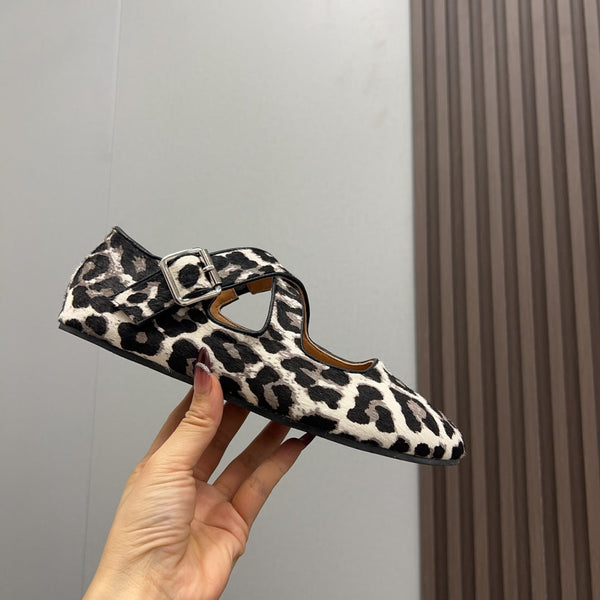 Alaila Criss Cross Ballet Flats In White Lambskin 996057