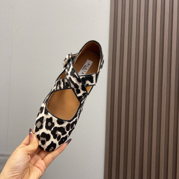 Alaila Criss Cross Ballet Flats In White Lambskin 996057