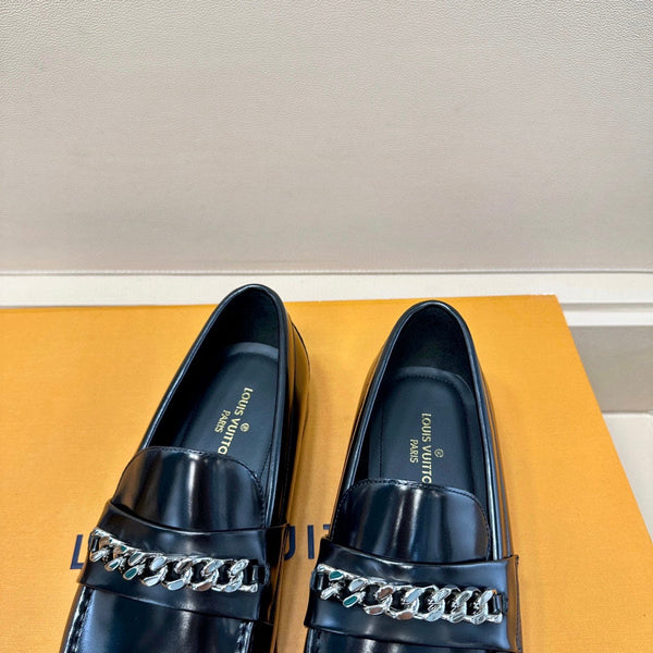 LV MAJOR LOAFER IN BLACK CALFSKIN WITH CHAIN