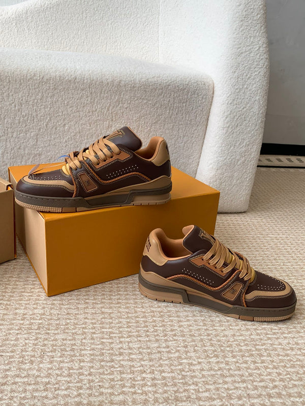Sneaker LV Trainer in pelle di vacchetta marrone scuro