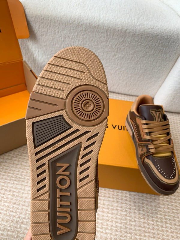 Sneaker LV Trainer in pelle di vacchetta marrone scuro