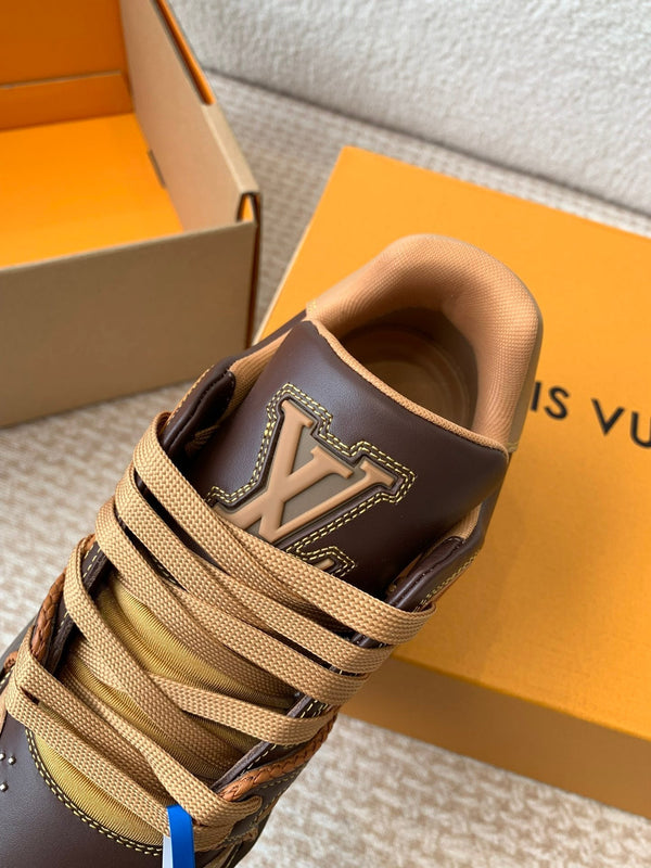 Sneaker LV Trainer in pelle di vacchetta marrone scuro