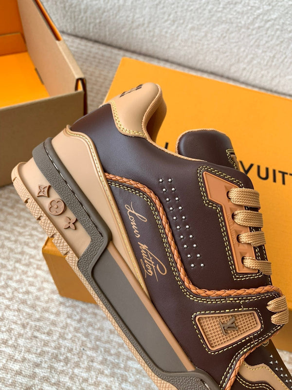 Sneaker LV Trainer in pelle di vacchetta marrone scuro