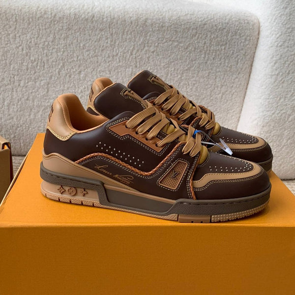 Sneaker LV Trainer in pelle di vacchetta marrone scuro