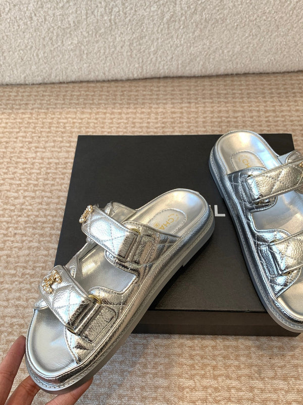 DAD SANDAL IN SILVER SHEEPSKIN MULE