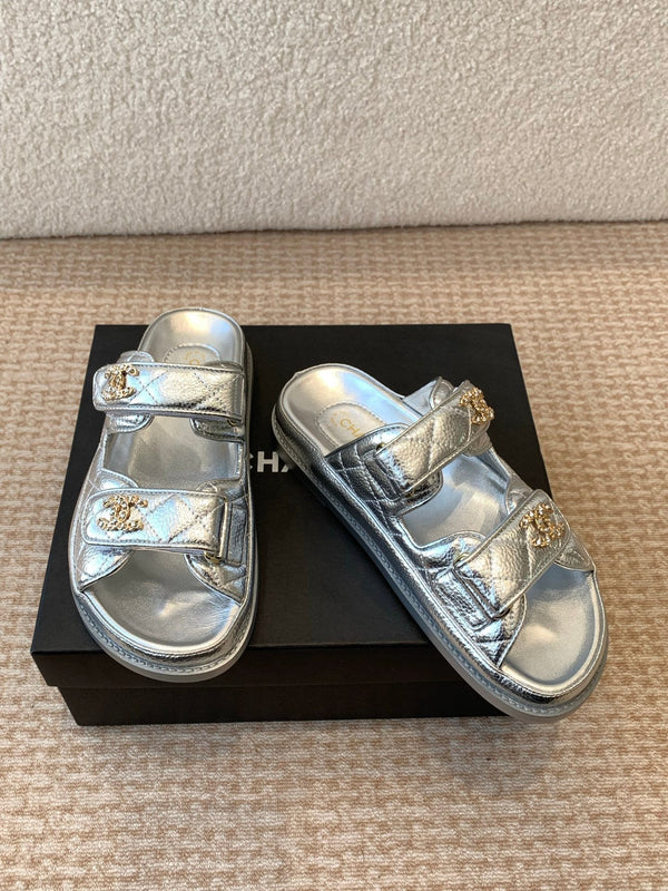 DAD SANDAL IN SILVER SHEEPSKIN MULE