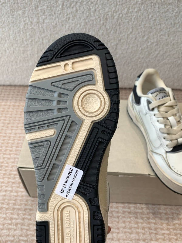 FORTY2 SNEAKERS WITH BLACK STAR AND WHITE LEATHER HEEL TAB