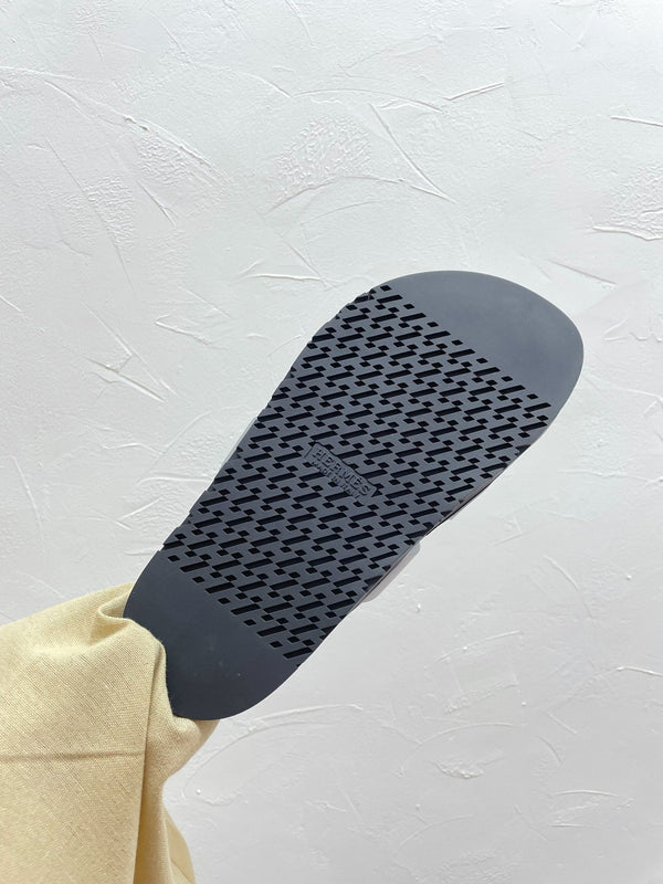 SANDALO CYPRUS IN PELLE DI AGNELLO BLU PASTELLO CON FIBBIA A H