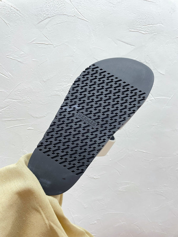 SANDALO CYPRUS IN PELLE DI AGNELLO BIANCA CON FIBBIA A H