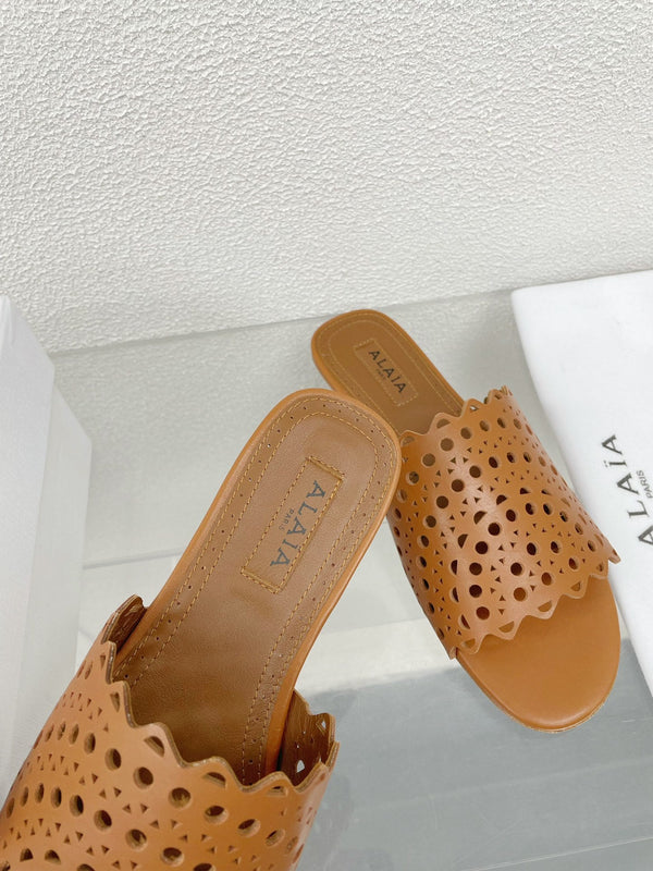 MULES PIATTE ALAIA VIENNE IN PELLE DI AGNELLO MARRONE CIOCCOLATO