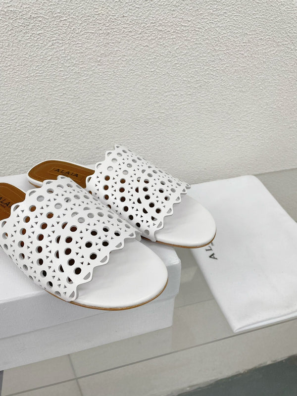 MULES FLAT ALAIA VIENNE IN AGNELLO BIANCO