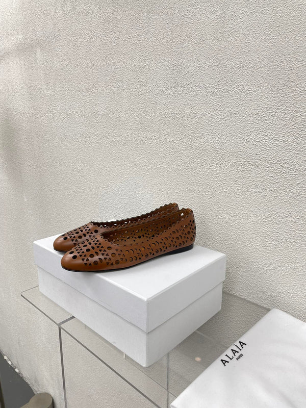ALAIA BALLET FLAT IN CARAMEL BROWN MESH LAMBSKIN