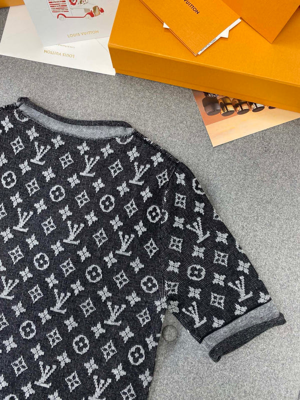 LV Simple Elegant Design T-shirt Black Cotton Wool