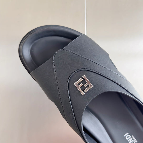 FENDI DIAGONAL ONE-STRAP SLIDE IN BLACK CALFSKIN AND RUBBER