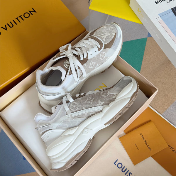 Sneaker LV Run 55 da 55 mm in tessuto jacquard monogrammato bianco misto marrone
