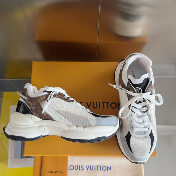 Sneaker LV Run 55 da 55 mm, tessuto a rete in poliestere monogrammato bianco misto marrone nero