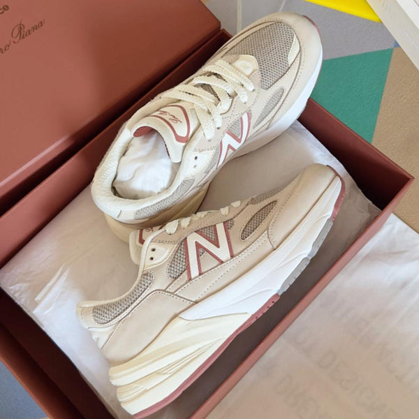 Sneaker LP x NB 990v6 45mm in pelle di vitello e tessuto a rete bianco grigio rosa scuro