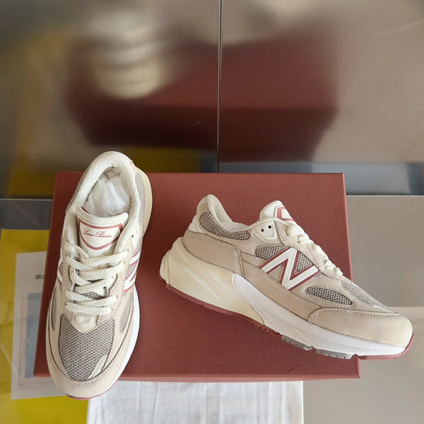 Sneaker LP x NB 990v6 45mm in pelle di vitello e tessuto a rete bianco grigio rosa scuro