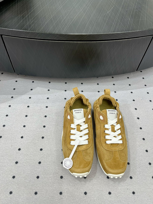 HM Sneaker 10mm In Light Yellow Brown Suede  954742