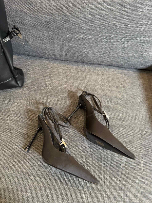 HIGH SANDAL ATTACHED GEM IN BLACK SILK