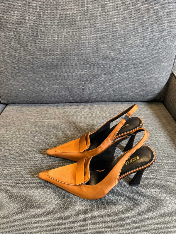 POINTED-TOE SLINGBACK PUMPS IN TANGELO ORANGE SILK