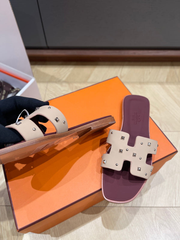 HM 25 Oran sandal Calfskin and Studs 245723