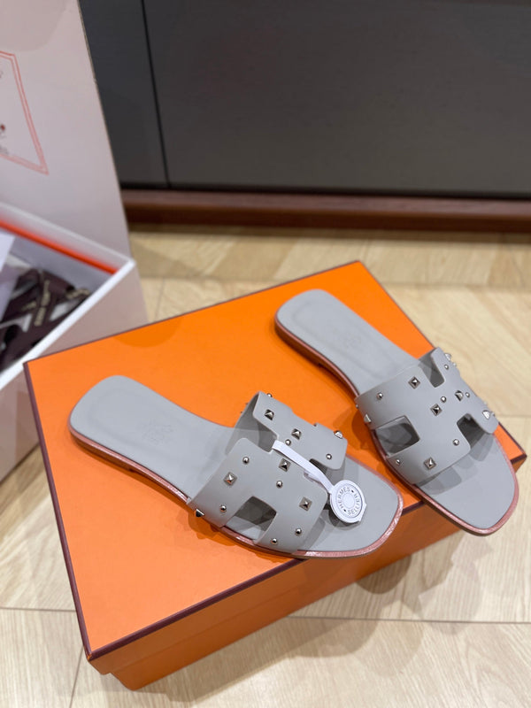 HM 25 Oran sandal Calfskin and Studs 245723