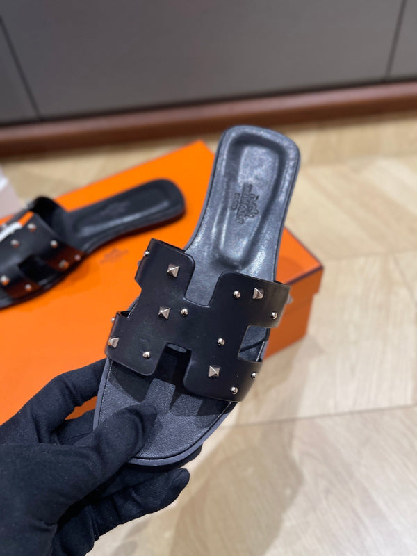 HM 25 Oran sandal Calfskin and Studs 245723