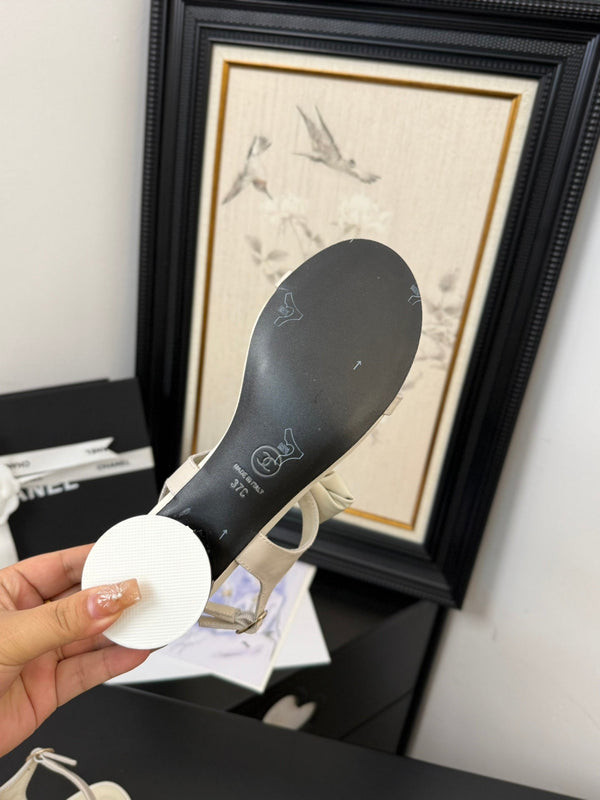 CC 25 Bow Attached Sandals Black Sheepskin 233419