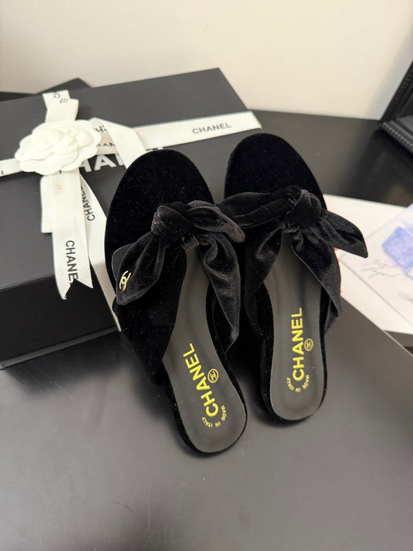 CC 25C Thong Sandal Bow Black Velvet fabric 233564