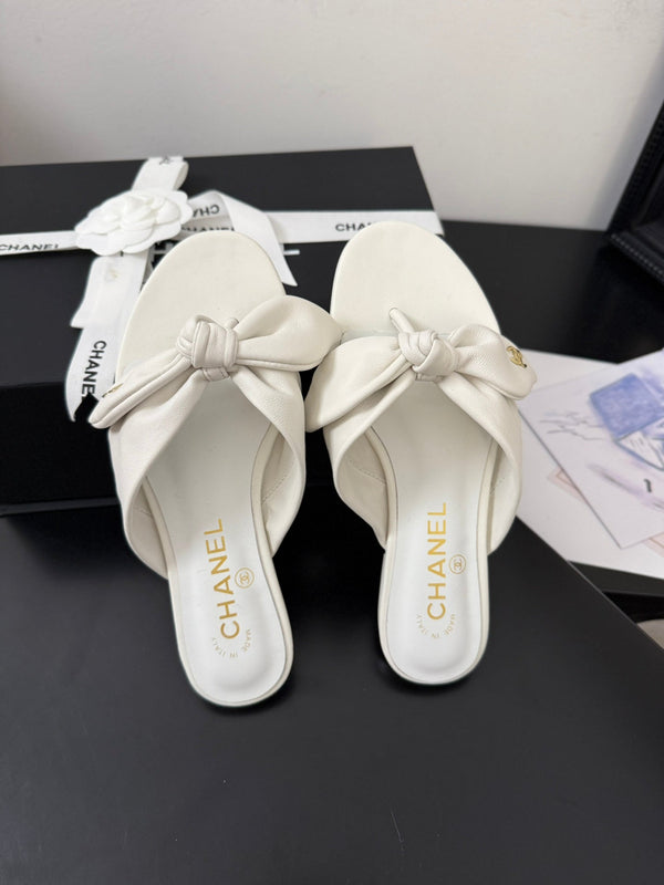 CC 25C Thong Sandal Bow White Lambskin 233563
