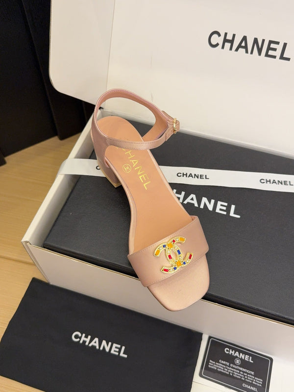 Sandali con tacco alto CC 25 40 in raso color salmone e pelle di pecora con punta quadrata 277712 