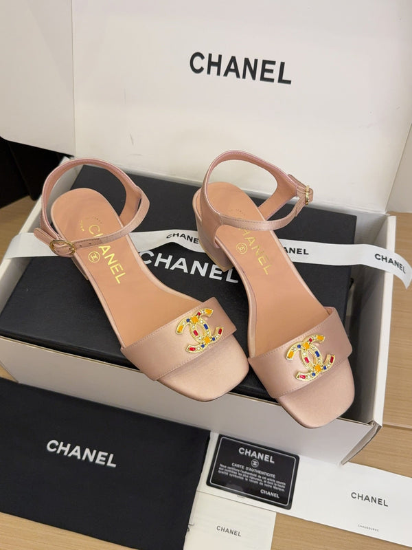 Sandali con tacco alto CC 25 40 in raso color salmone e pelle di pecora con punta quadrata 277712 