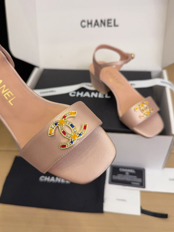 Sandali con tacco alto CC 25 40 in raso color salmone e pelle di pecora con punta quadrata 277712 