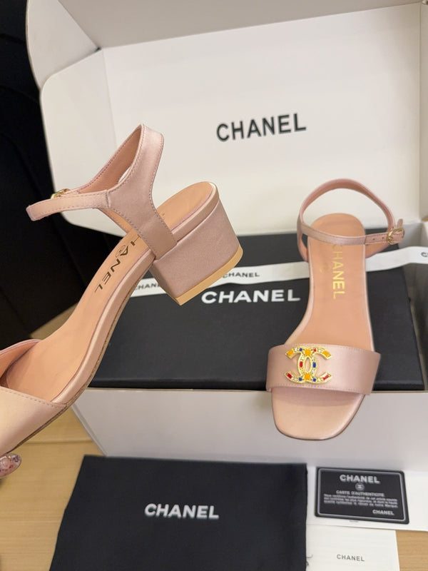 Sandali con tacco alto CC 25 40 in raso color salmone e pelle di pecora con punta quadrata 277712 