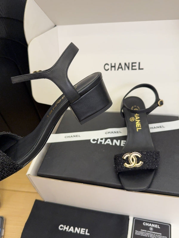 Sandali con tacco alto CC 25 40 in tessuto nero e pelle di pecora con punta quadrata 277713 